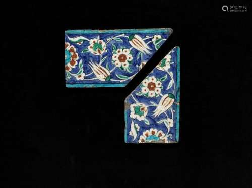 Two Iznik pottery corner tiles. Turkey, circa 1570. 24 x 12.5 cm. and 21.5 x 12 cm. (2) -