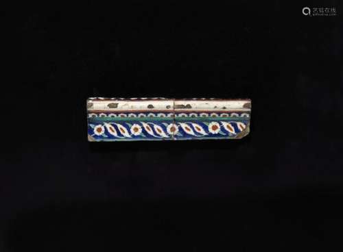 An Iznik pottery border tile. Turkey, 16th century. L. 25.5 cm. H. 6.5 cm. W. 4 cm. -