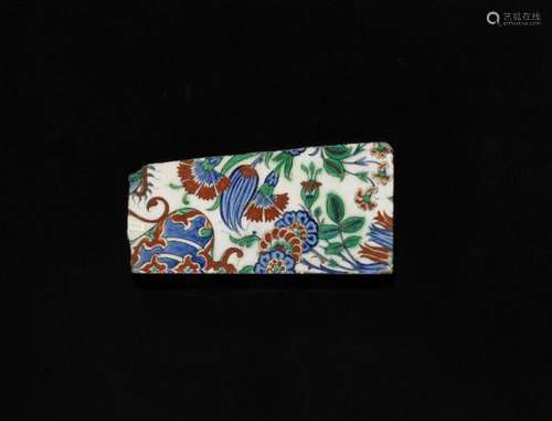 An Iznik tile fragment. Turkey, 16th century. 25.5 x 12.5 cm. -