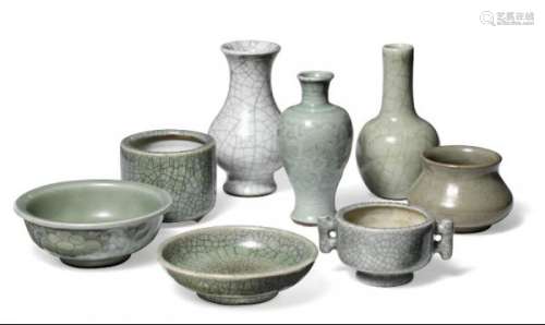 A collection of small Chinese bowls and vases. Qing, 1644-1912. H. 3,5-14 cm. (8)  -