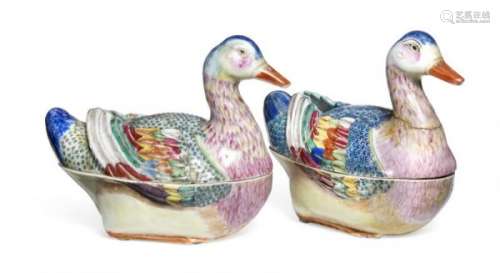 A pair of Chinese famille rose export porcelain tureens in the shape of ducks [...]