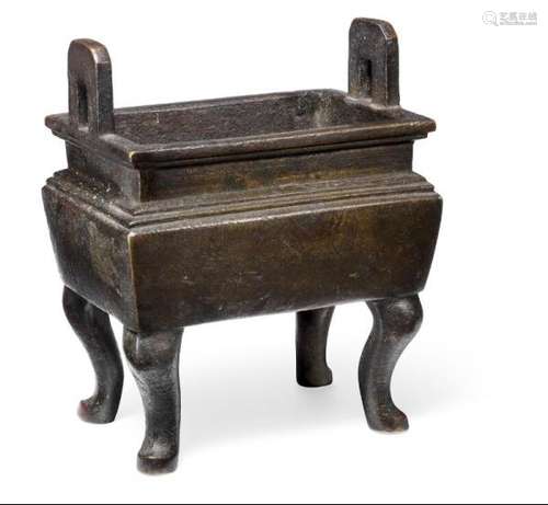 A Chinese patinated bronze censer of rectangular form. Late Ming 17th century. Weight [...]