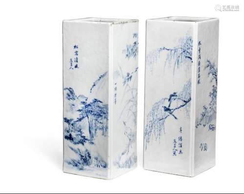 Cheng Men 1833-1908: A pair of Chinese blue and white porcelain vases. Signed. H. 28 [...]