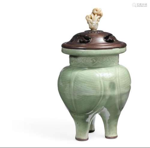 A Chinese tripod Longquan celadon incense burner. Qing 18th-19th century. H. 23.5 cm. [...]