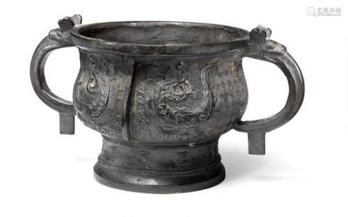 A Chinese patinated bronze archaic censer. 17th-18th century. Weight 1031 g. H. 10 cm.  -