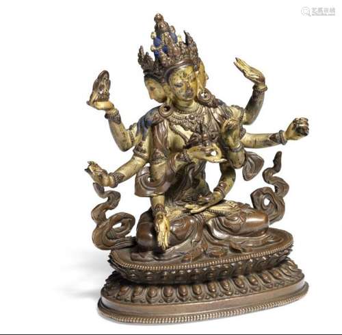 A Chinese patinated bronze figure of Ushnishavijaya. 18th century. Vægt 1312 g. H. [...]