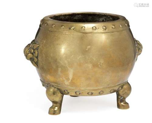 A Chinese bronze censer, drum-shaped. Xuande seal mark, but 18th century. Weight 1990 [...]