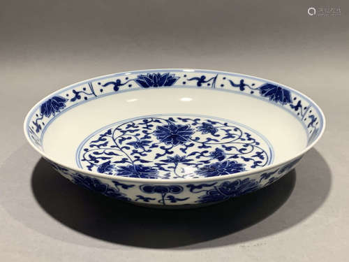 Flower pattern plate of blue and white twinkle lotus in Guangxu period of Qing Dynasty