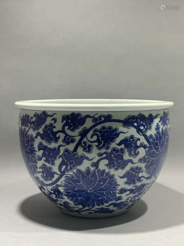 Blue and white vase with lotus pattern in mid Qing Dynasty