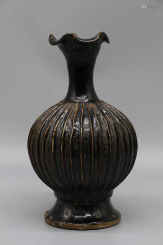Jindai Cizhou line vase