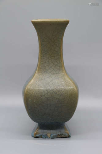 Qing Dynasty Ge glaze square vase