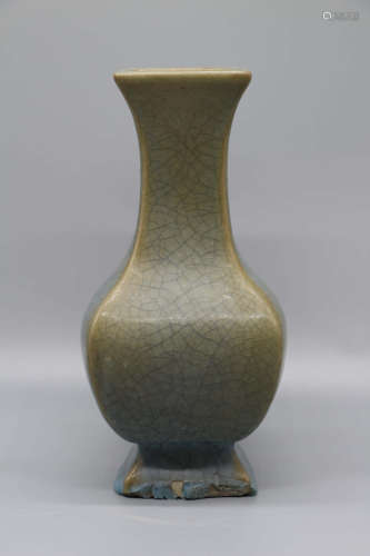 Qing Dynasty Ge glaze square vase