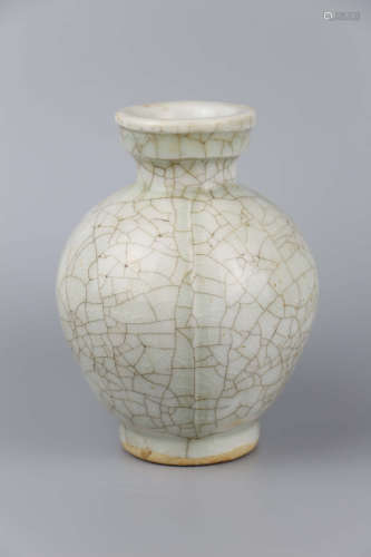 Qing Dynasty Geyao fish basket bottle