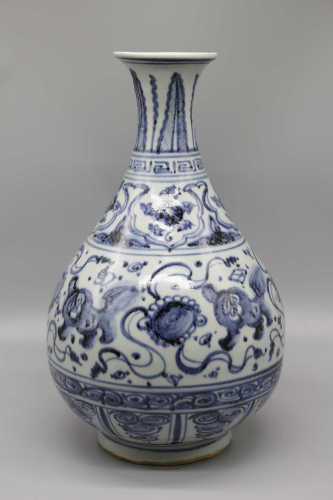 Spring vase with blue and white lion pattern in Ming Dynasty