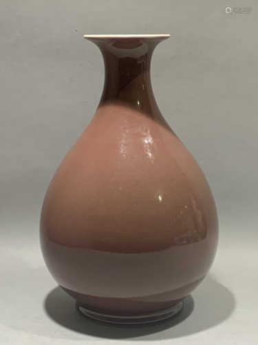 Cowpea red glazed jade pot spring vase in the middle of Qing Dynasty