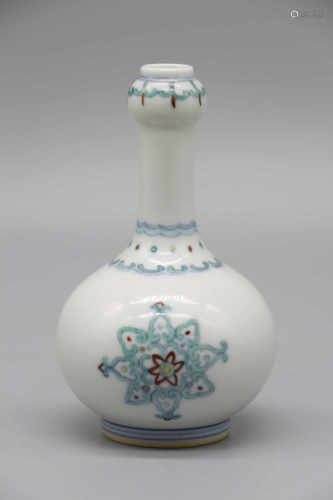 Qing Dynasty Doucai garlic bottle