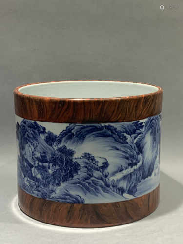 Brush holder with wood pattern, blue and white landscape pattern in mid Qing Dynasty