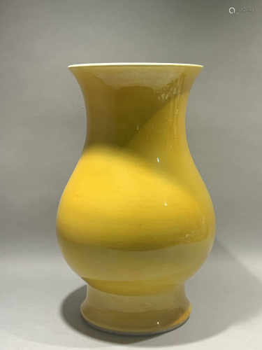 Yellow glazed Pipa Zun with chicken oil in the middle of Qing Dynasty