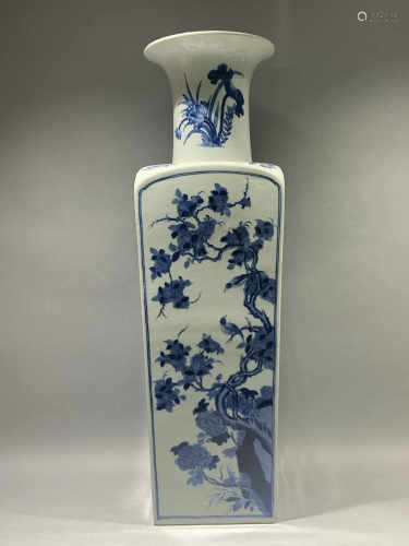 Square vase decorated with blue and white flowers in early Qing Dynasty
