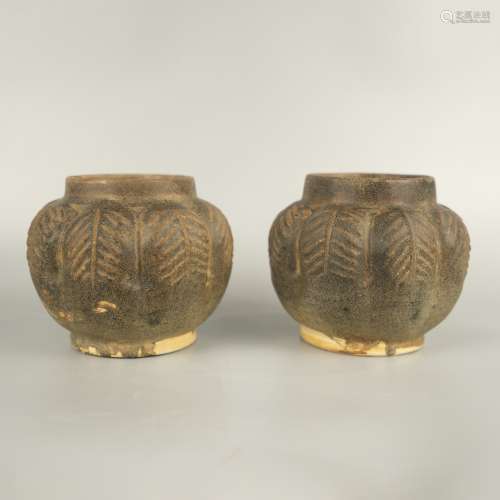 A pair of go jars in Song Dynasty