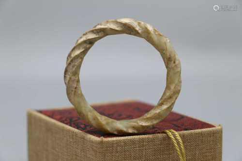 New Silk Ring of Hetian Jade in Warring States Period