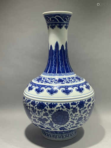 Qing Dynasty Guangxu blue and white lotus vase