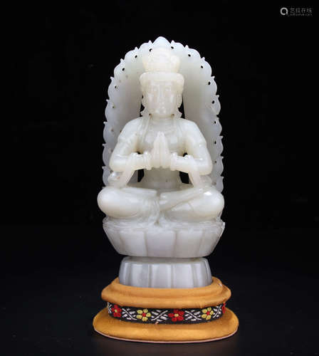 A WHITE JADE BUDDHA STATUE