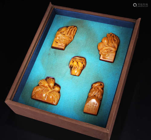 A BOX OF FIVE TIANHUANG STONE SEALS SHAPED AS BUDDHA'S-HAND