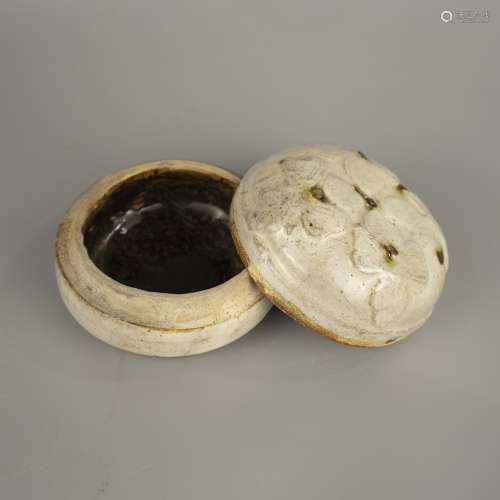 White glaze pollen box of Tang Dynasty