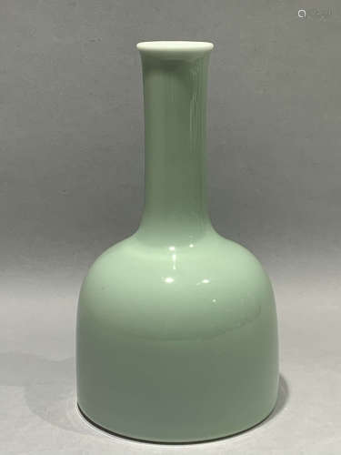Qing Dynasty Kangxi Douqing glaze bell jar
