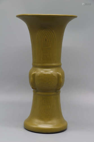 Qing dynasty eel yellow glazed flower gu