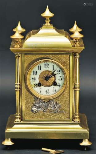 黄铜鎏金方型座钟