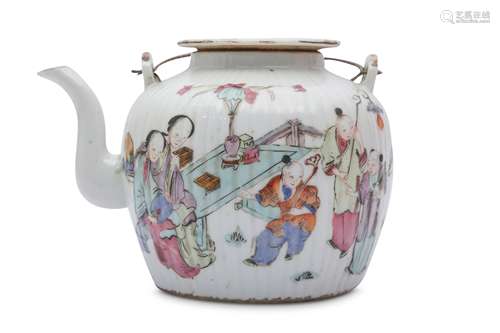 A CHINESE FAMILLE ROSE TEAPOT AND COVER.