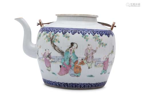 A CHINESE FAMILLE ROSE TEAPOT AND COVER.