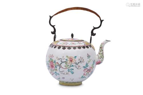 A CHINESE CANTON ENAMEL TEAPOT AND COVER.