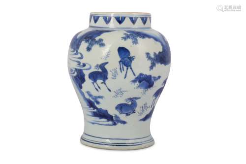 A CHINESE BLUE AND WHITE 'DEER' VASE.