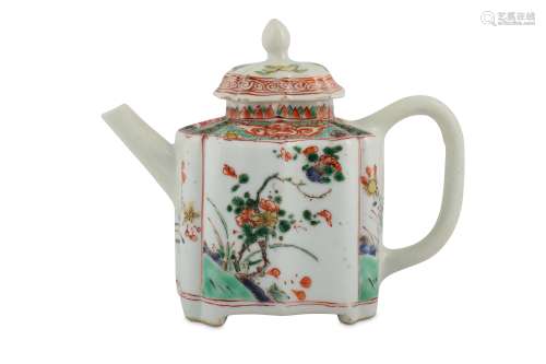 A CHINESE FAMILLE VERTE TEAPOT AND COVER.