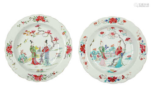 A NEAR PAIR OF CHINESE FAMILLE ROSE 'LADIES' DISHES.