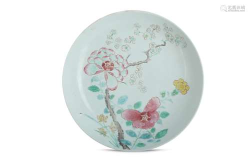 A CHINESE FAMILLE ROSE 'BLOSSOMS' DISH.