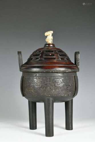 A Large Chinese Tripod Ding with Cover, Ming