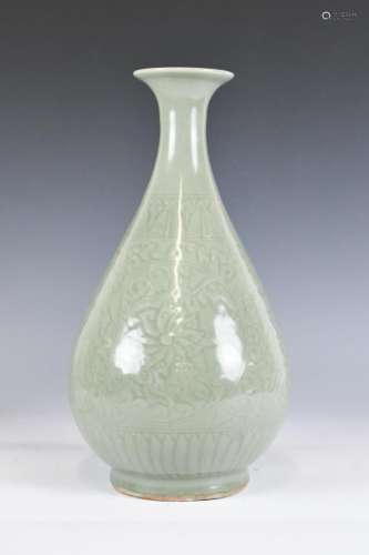A Chinese Longquan Yuhuchun Vase, Ming