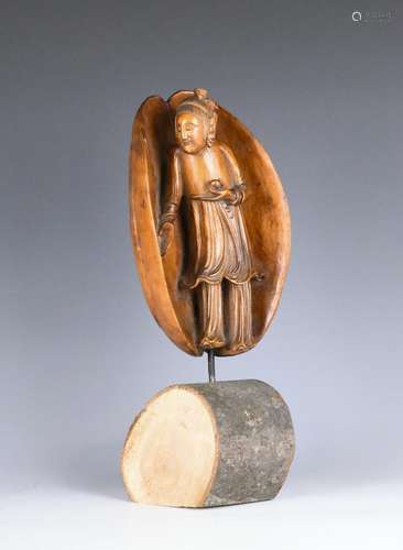 A Carved Wood Daoist Maiden in Clamshell, 18-19thC