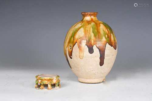 Two Sancai Glazed Objects (Vase and Inkstone)