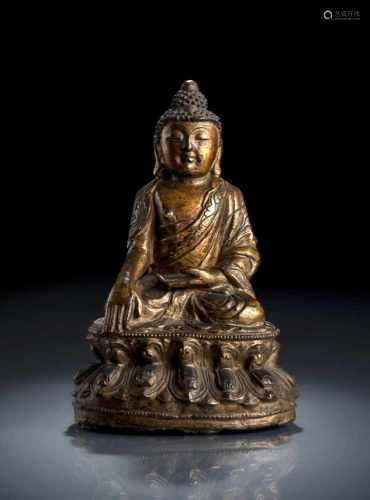 Bronze des Buddha Shakyamuni mit Lackvergoldung auf einem Lotos