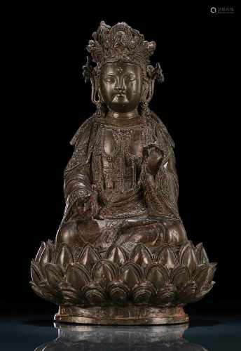 Bronze des Guanyin auf einem Lotos sitzend
