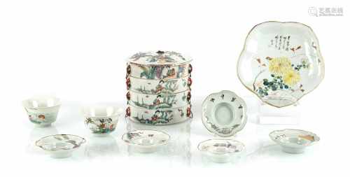 Vierstufige Porzellan-Deckeldose und acht weitere Schalen mit 'Famille rose'-Dekor