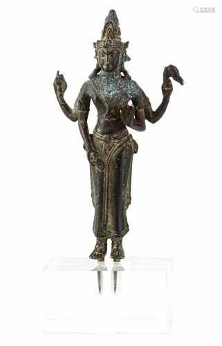 Bronzefigur einer stehenden vierarmigen Gottheit