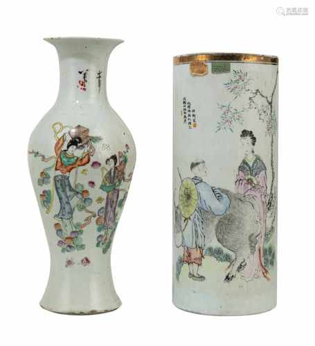 Hutständer und Balustervase mit 'Famille rose'-Dekor