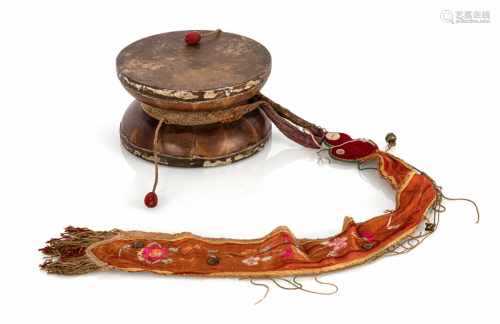 Handtrommel aus Holz mit Textilband, 'damaru'