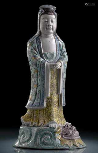 Bisquit-Figur des Guanyin polychrom glasiert